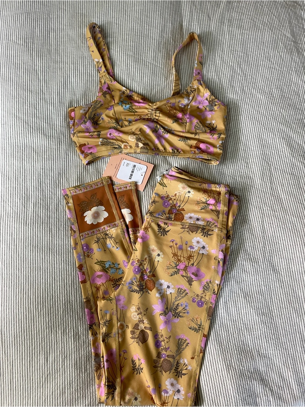 Spell & the Gypsy Women’s Wild Bloom 7/8 Leggings and Bra set - Picture 4 of 6
